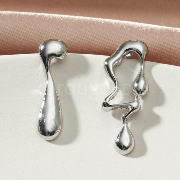 Silver Earrings Irregular Abstract Shape Asymmetric - Picture 1 of 7